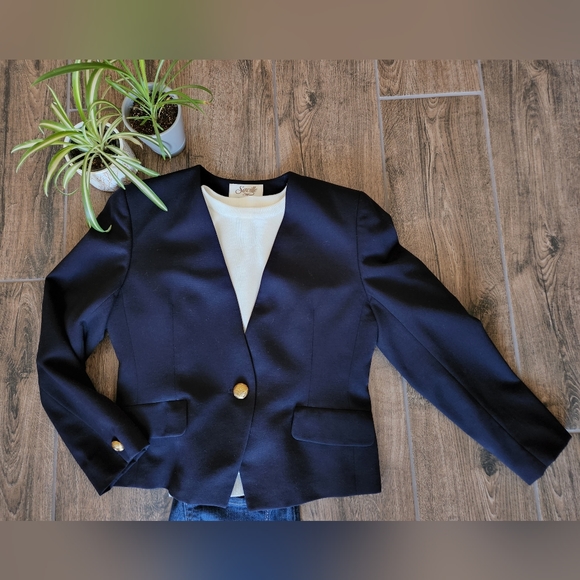 Vintage dark purple plum cropped tailored blazer with gold buttons - Picture 2 of 7